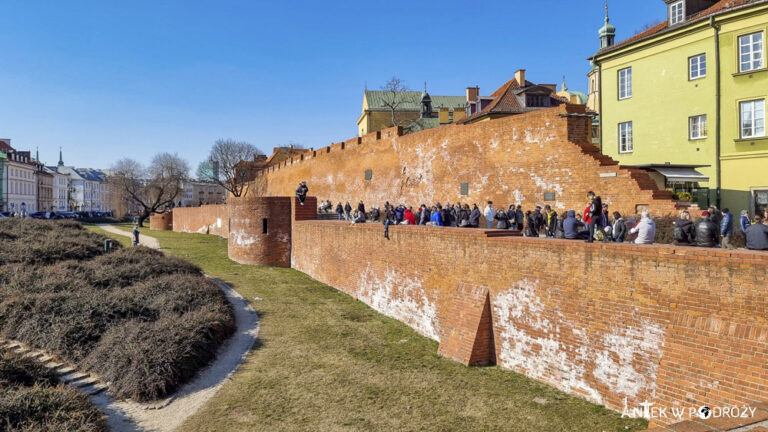 Mury obronne w Warszawie (Projekt „Miasta stojące murem”)