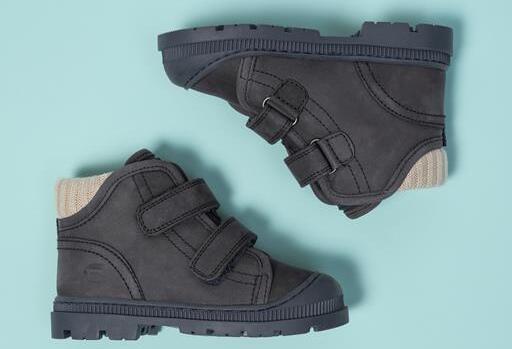 Jakie buty chłopięce wybrać dla małego podróżnika?