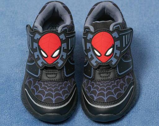 Jakie buty chłopięce wybrać dla małego podróżnika?